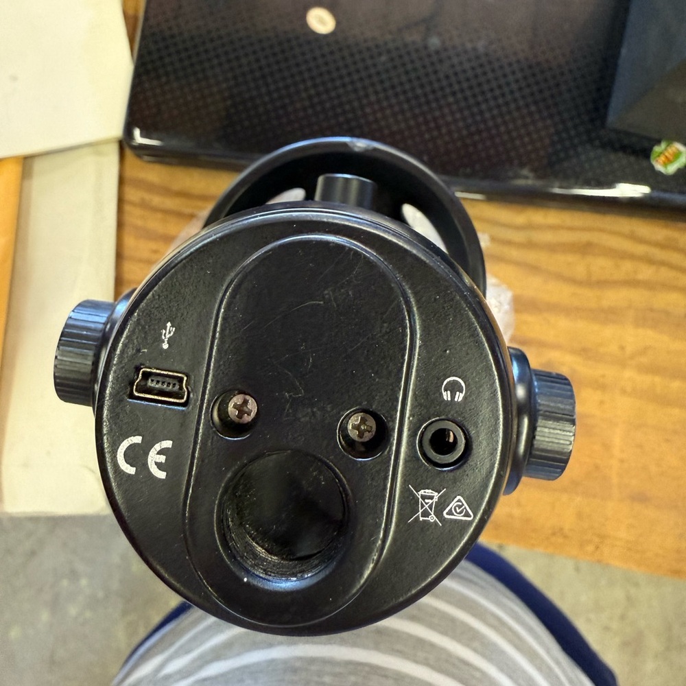 Blue Yeti Blackout USB Microphone - Picture 4 of 5